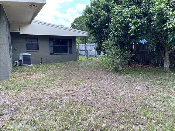 3rd image of 5833 Camellia Dr