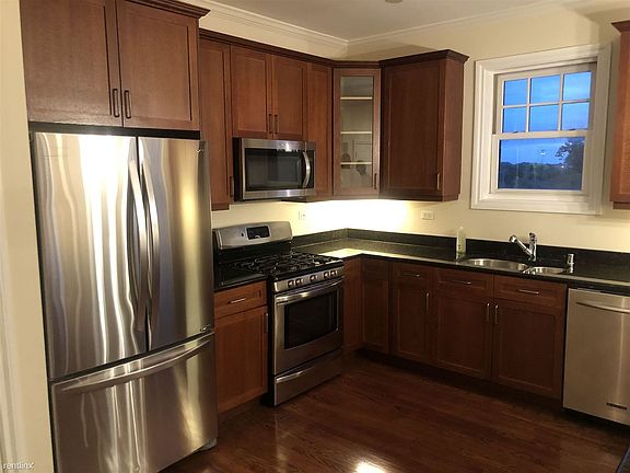 2nd image of 558 E Oakwood Blvd Unit 4E