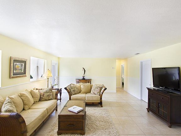 3rd image of 183 N Coconut Palm Blvd