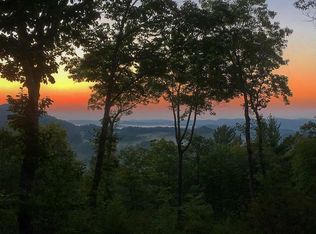 678 Hawk Mountain Rd, Lake Toxaway, NC 28747