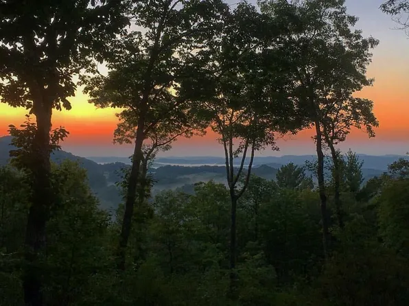 678 Hawk Mountain Rd, Lake Toxaway, NC 28747