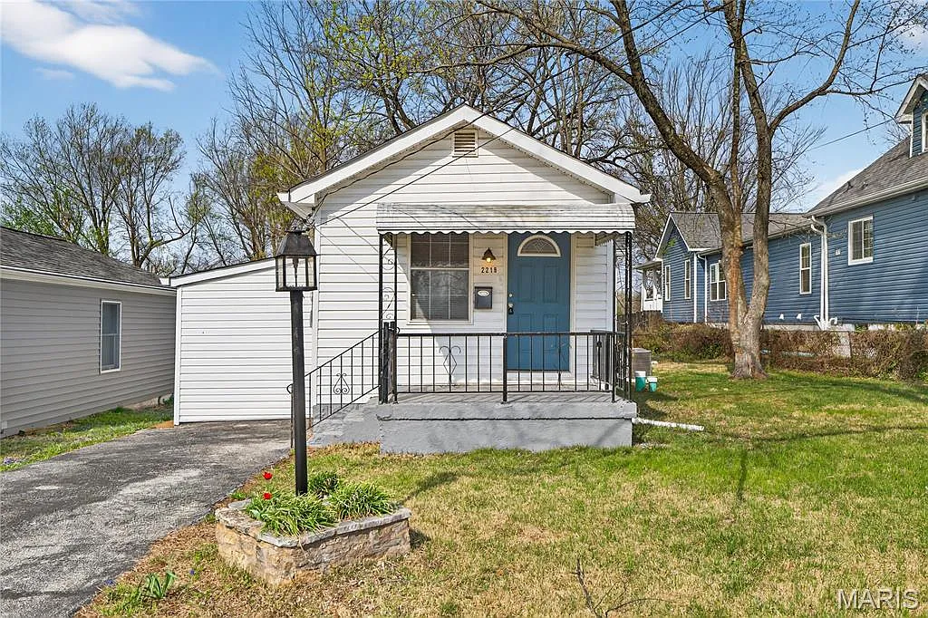 2219 Wengler Ave photo 1