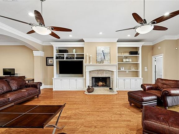 3rd image of 111 Columbia Pl