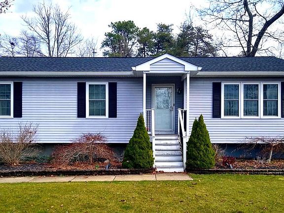 2nd image of 328 Anemone St