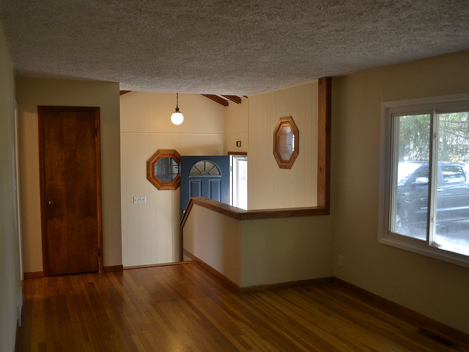 2nd image of 6917 N Tacoma Ave