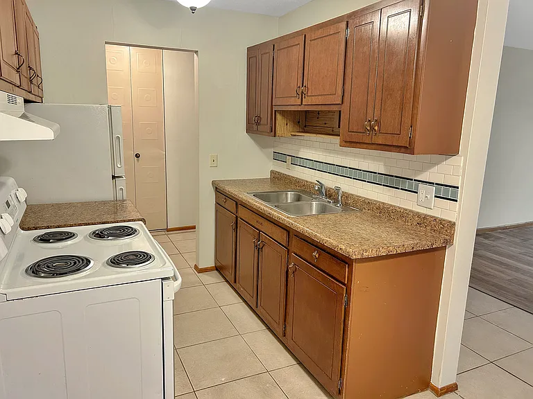Tradewinds Apartments — Photo 27