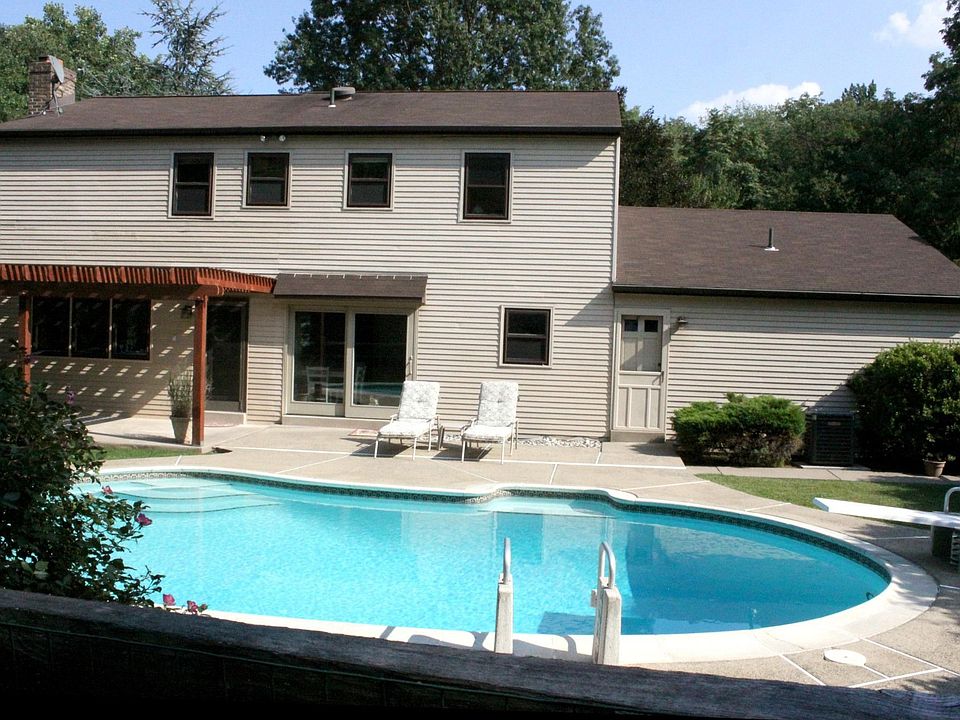 2nd image of 30 Carosal Ln