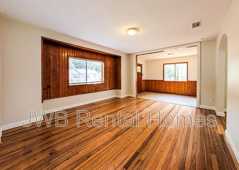 3312 Seville St W — Photo 4
