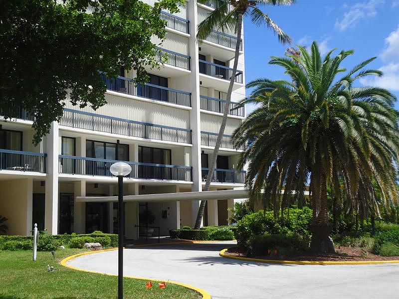 1st image of 2425 Presidential Way APT 405