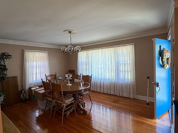 5th image of 35 Walnut St