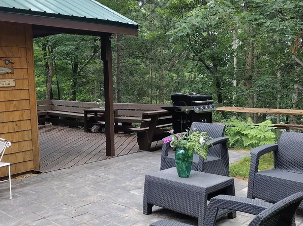 1092 Lake Dr, Harrison, MI 48625