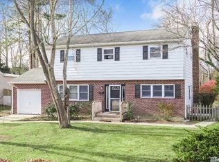 42 Bieselin Rd, Bellport Village, NY 11713