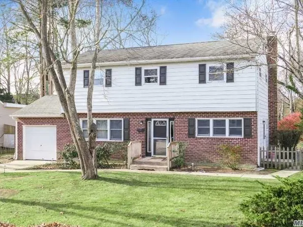 42 Bieselin Rd, Bellport Village, NY 11713