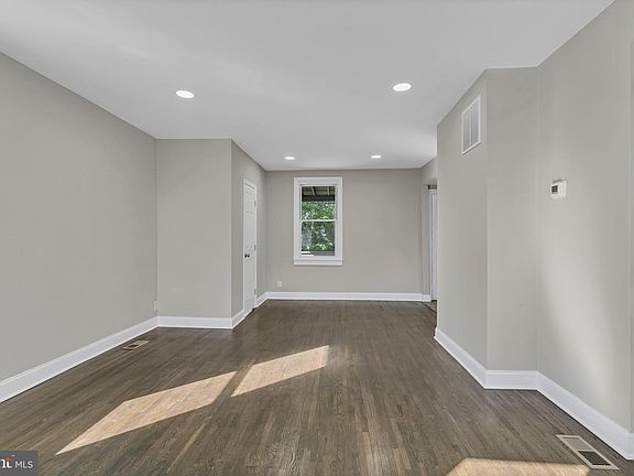 5th image of 720 Kent Ave