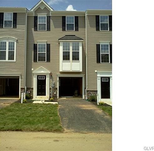 1st image of 20 White Rose Ln