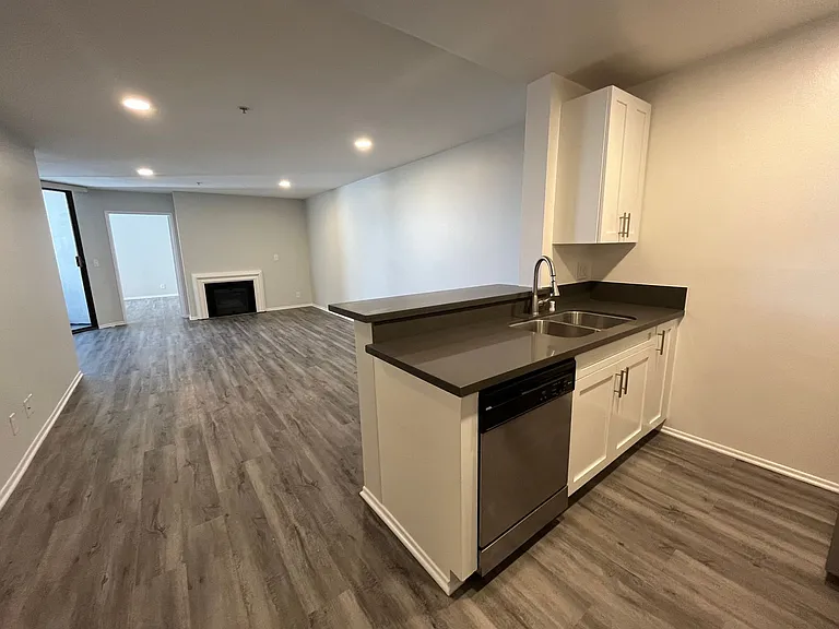 1223 Federal Ave — Photo 72