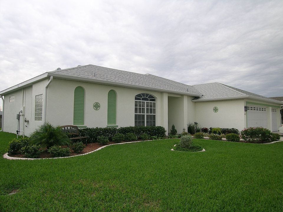 EXECUTIVE ABODE WITH A COZY FEELING!