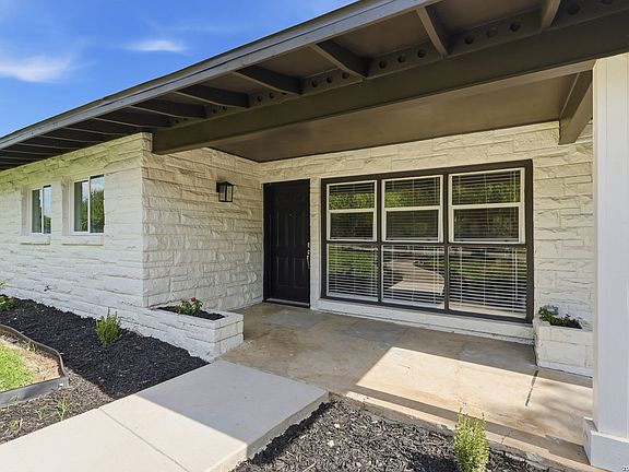 4th image of 214 Shadywood Ln