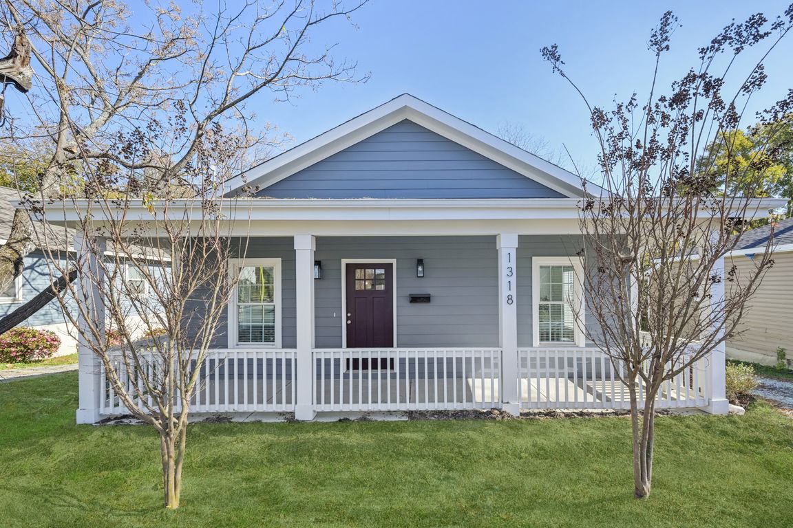 N Alston Ave-L1311-001.jpg