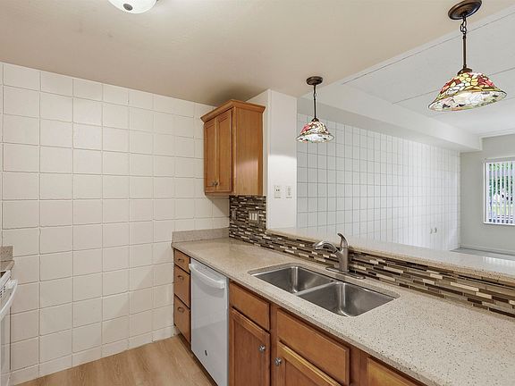 2nd image of 400 Richmond St #103