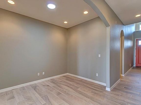 4th image of 831 Bronze Hill Ave