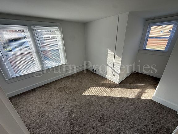 5th image of 2046 Queen St