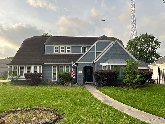 2nd image of 7906 12th Fairway Ln