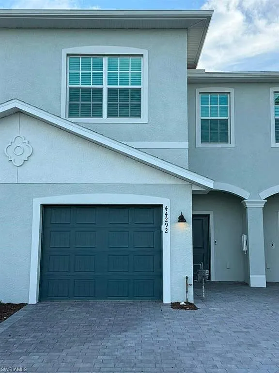 3 bed, 2.5 bath, 1879 sqft, $2,200 — Photo 2