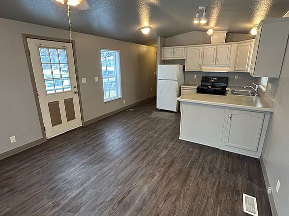 5th image of 1401 Davis Ave Trailer 3