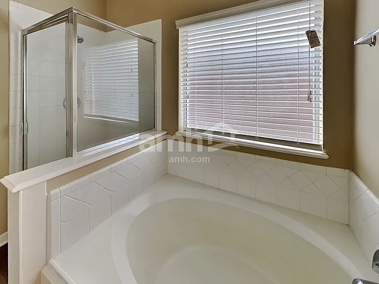 2306 Hollyfield Ln — Photo 15