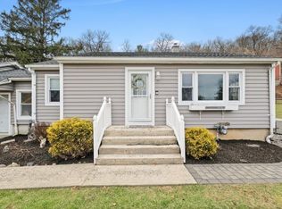 7 Mountainside Ln, Stony Pt, NY 10980