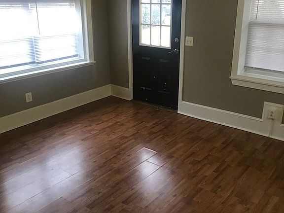 3rd image of 122 Chestnut St