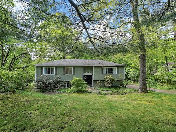 3rd image of 724 Dogwood Hills Ter