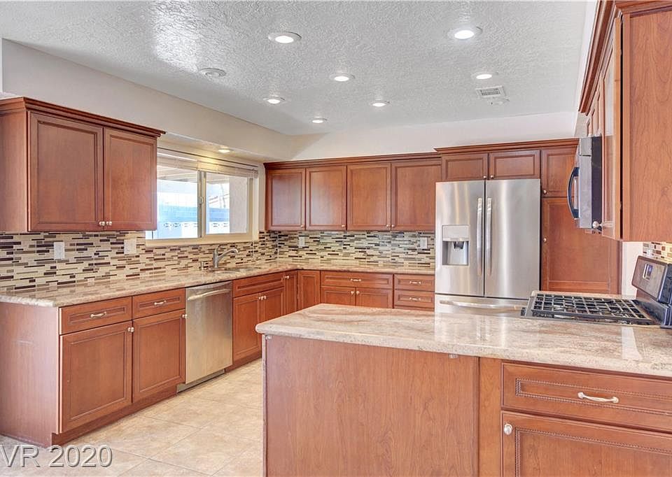 1st image of 2416 La Casa Dr