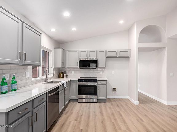 3rd image of 4446 W TOWNLEY Avenue