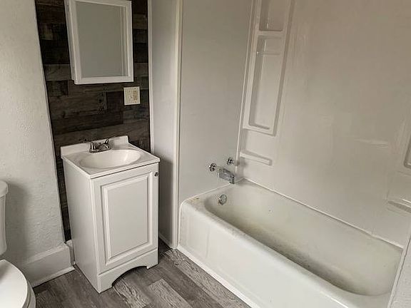 5th image of 1319 Foster St