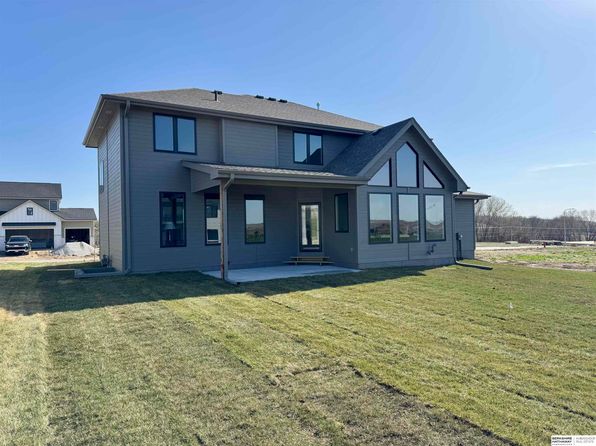 21722 Parkview Dr, Gretna, NE 68028