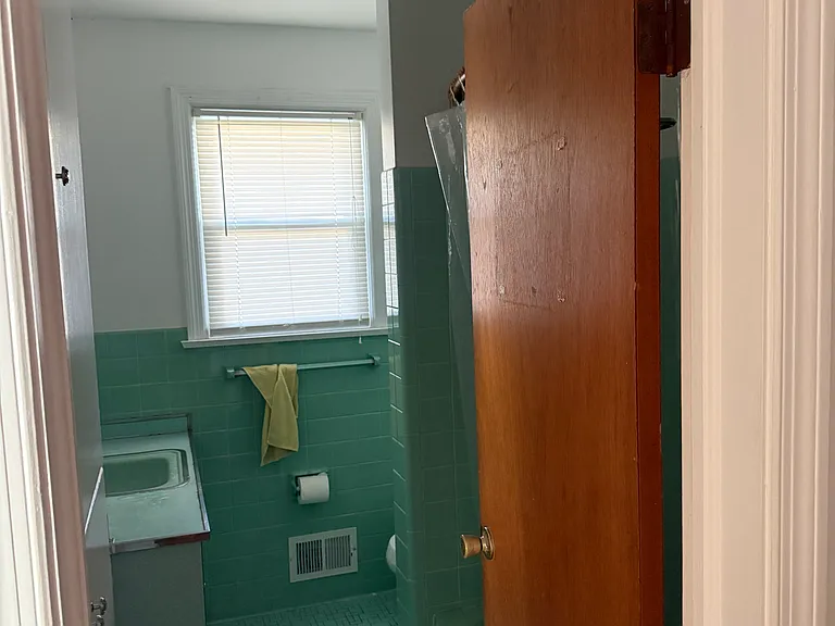 8015 Carlton St — Photo 16