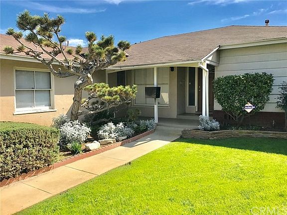 2nd image of 1136 Magnolia Ave