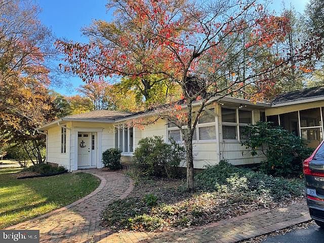 1st image of 400 Holly Dr