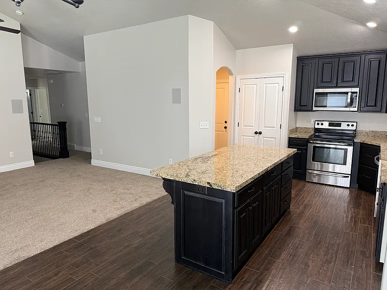 587 N Hills Ct — Photo 24