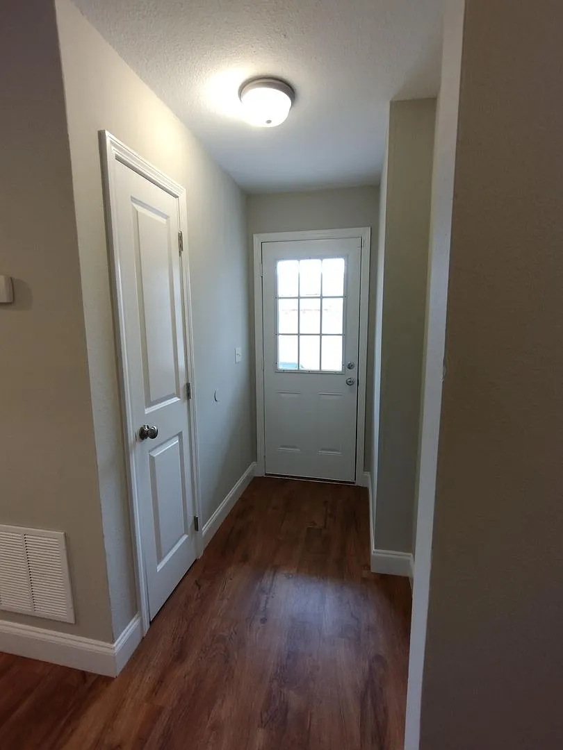 East Ridge 2 Bedroom Duplex — Photo 4