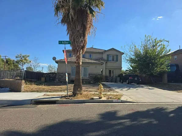 14555 Arthur St, Oak Hills, CA 92344