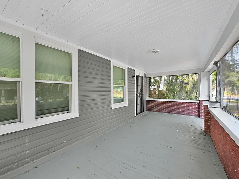 326 Basswood St — Photo 8
