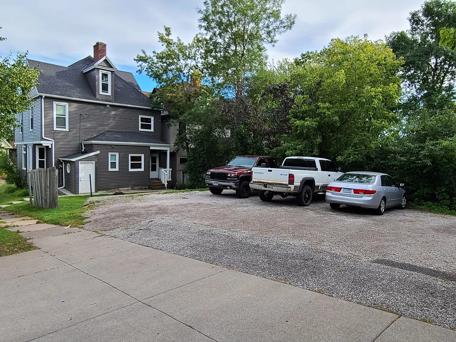 6 bed, $3,570 — Photo 2