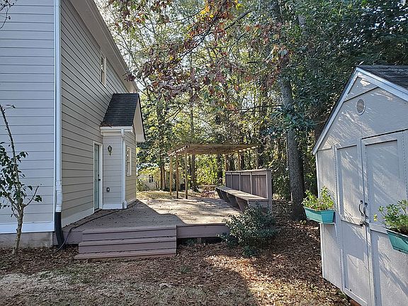 2nd image of 125 Crestview Cir