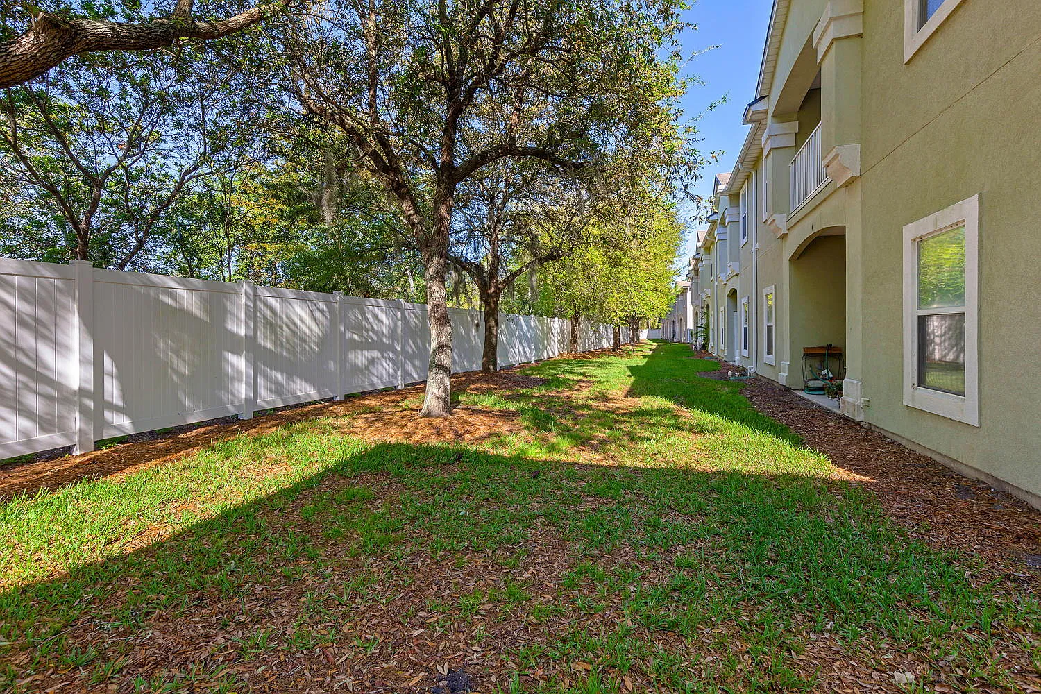 3 bed, 2.0 bath, 1346 sqft, $1,795 — Photo 3