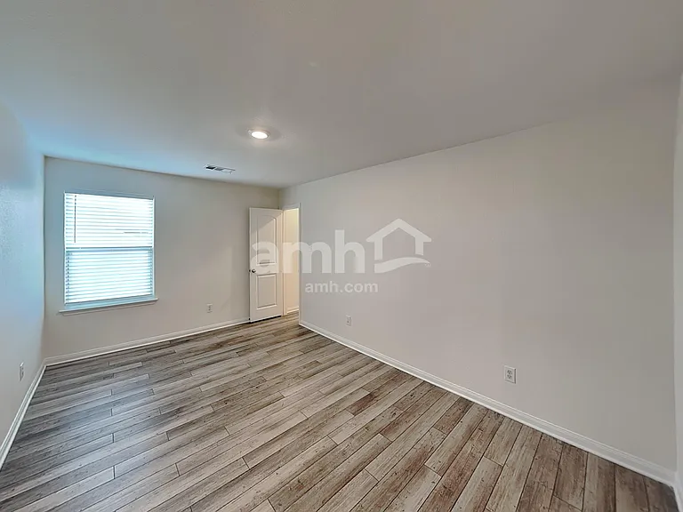 1126 Treeta Trl — Photo 20