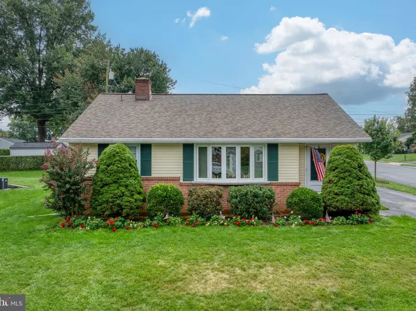 2260 New St, East Petersburg, PA 17520