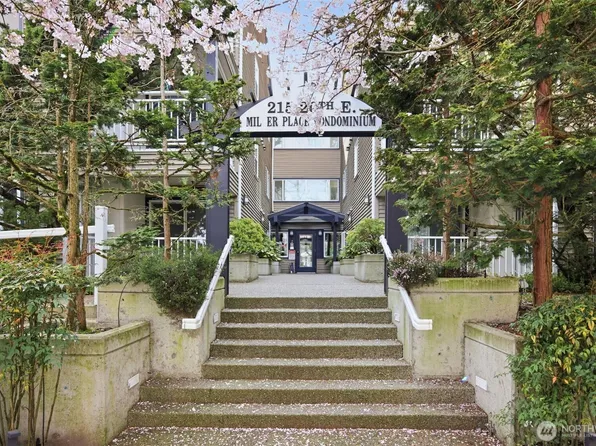 215 20th Avenue E #105, Seattle, WA 98112